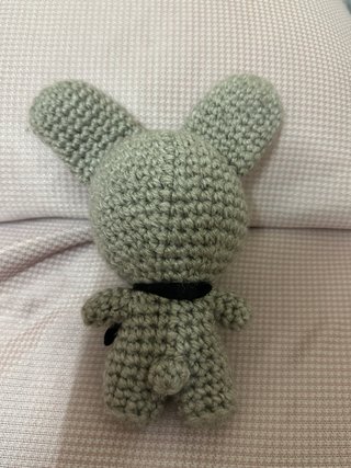 Peluche de conejo tejido a mano