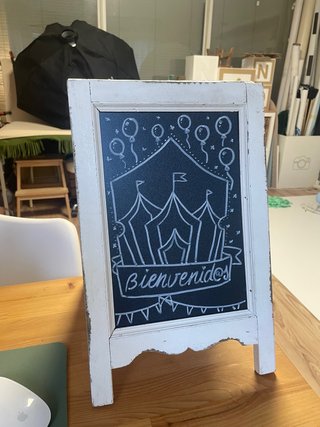 Pizarra caballete decorada
