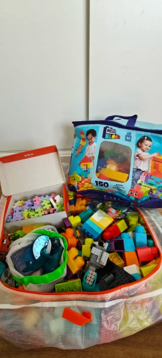 Lote Mega Bloks más legos de diferentes tamaños