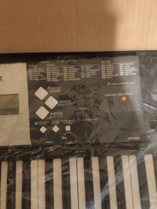 Piano Teclado Yamaha YPT-230 Digital