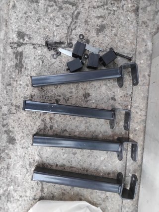 Patas metálicas con brida (4 unidades)