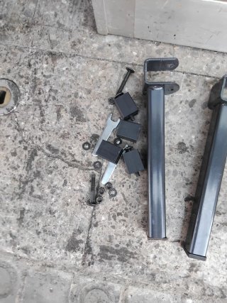 Patas metálicas con brida (4 unidades)