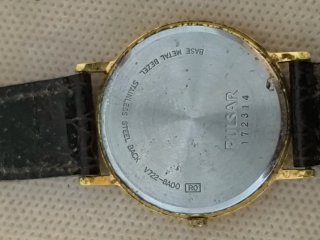 Reloj Pulsar Dorado Correa Negra
