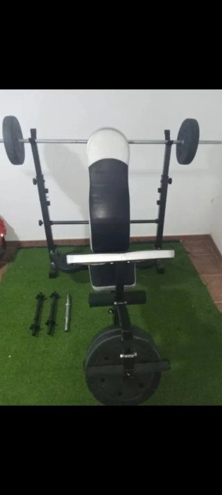 Banco de pesas con barra y discos
