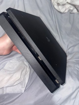 PS4 (PlayStation 4) + 4 Juegos