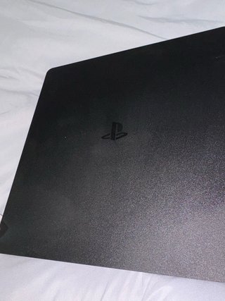 PS4 (PlayStation 4) + 4 Juegos