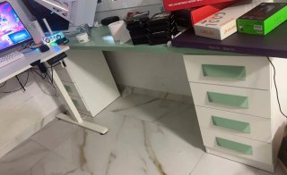 NEGOCIABLE Escritorio blanco y verde