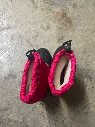 Botas de agua infantiles rosas y negras