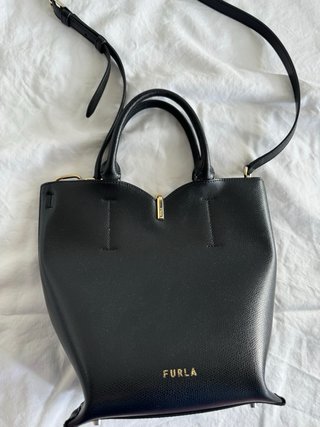 Bolso Furla de piel negro · tipo saco · asas de ma