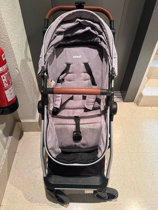Carrito de bebé gris