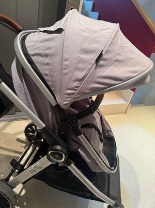 Carrito de bebé gris