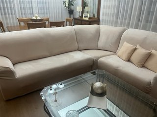 Comedor madera y sofá