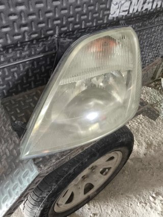 Faros Ford Fiesta
