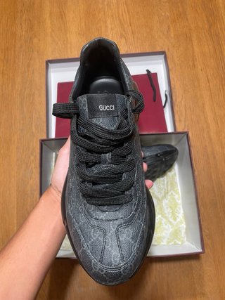 Zapatillas de marca  Negras y Grises