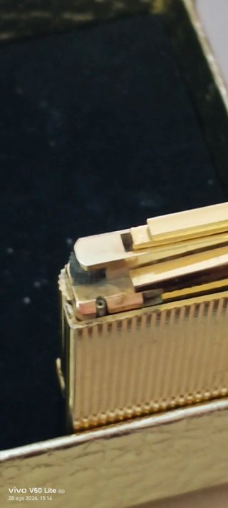 Mechero antiguo Silver Match dorado con una m