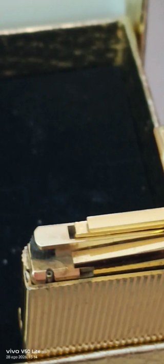 Mechero antiguo Silver Match dorado con una m