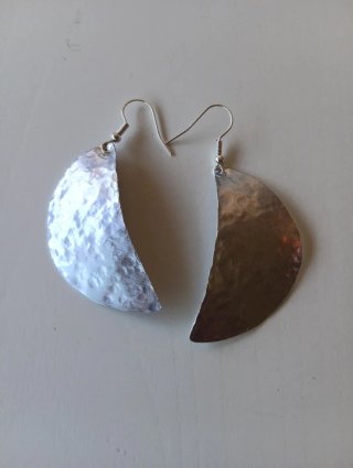 Pendientes artesanales plateados