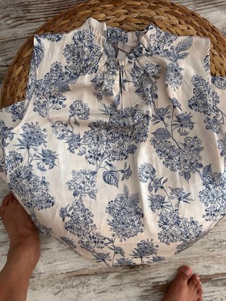 Vestido floral beige y azul