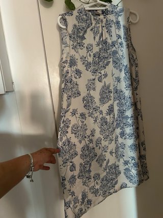 Vestido floral beige y azul