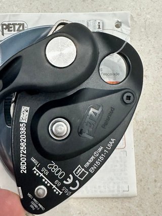 Asegurador escalada PETZL GRIGRI