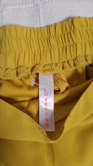 Pantalón ancho amarillo