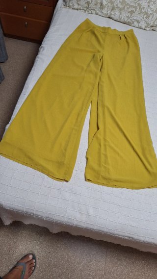 Pantalón ancho amarillo