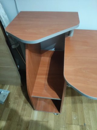 Mesa de ordenador de madera
