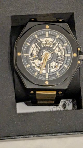 Reloj Esqueleto Negro y Dorado
