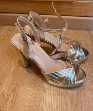 Tacones beige talla 39