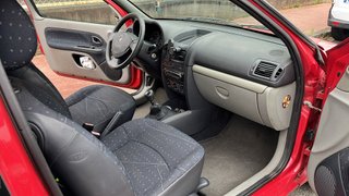 Renault Clio del 2003. Ha salido muy bueno.