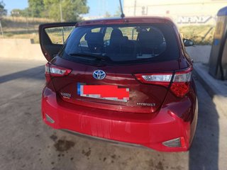 TOYOTA yaris