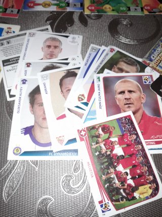 Lote cromos de fútbol superhéroes y otros