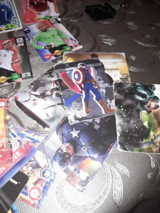 Lote cromos de fútbol superhéroes y otros
