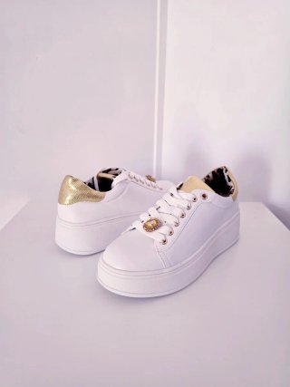 ZAPATILLAS BLANCAS "PRIMADONNA COLLECTION"