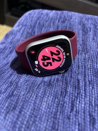 Apple Watch Series 7, con correas
