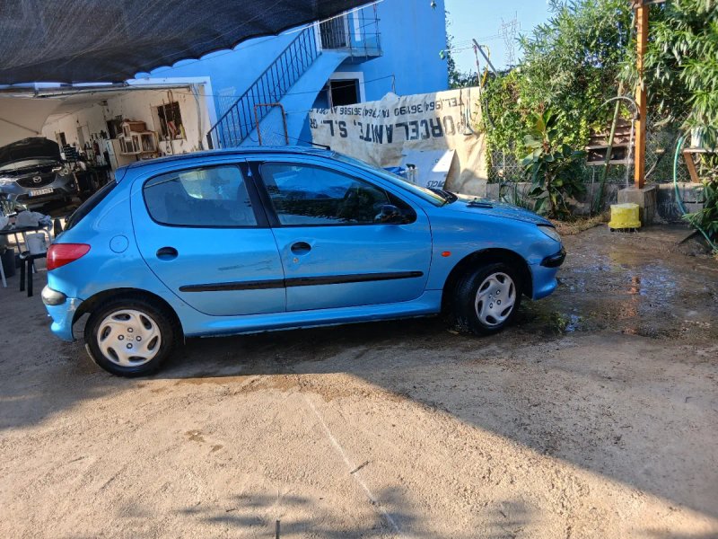 Peugeot 206 1999 - foto 1