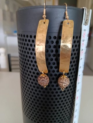 Pendientes artesanales dorados con cuentas