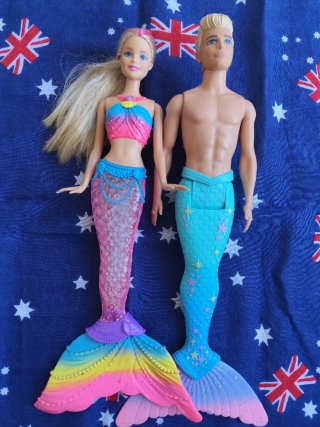 Muñecos Barbie y Ken Sirena
