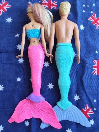Muñecos Barbie y Ken Sirena