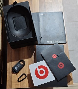 @ Caja VACIA Beats Studio 3 + Accesorios.