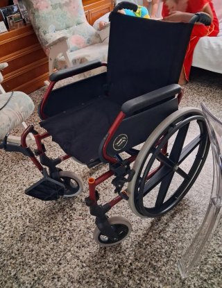 Silla de ruedas como nueva