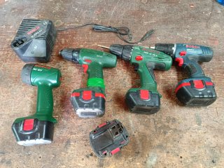 Lote 3 Atornilladores Bosch + Cargador + linterna