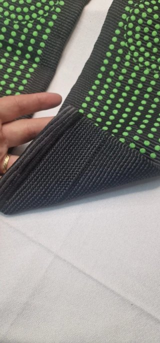 Rodilleras de compresión con puntos verdes