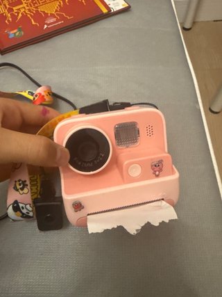 Cámara rosa infantil con rollo de papel