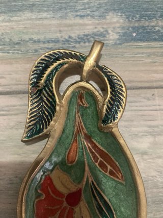 Vaciabolsillos pera latón esmaltado vintage