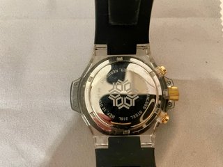 Reloj Yanes Lepanto Cronógrafo dorado y negro
