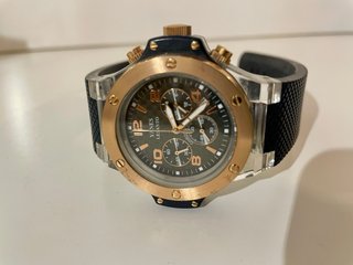 Reloj Yanes Lepanto Cronógrafo dorado y negro