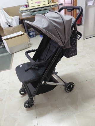 Silla de paseo plegable gris