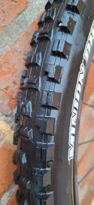 Cubiertas Maxxis Minion DHR II y Aggressor