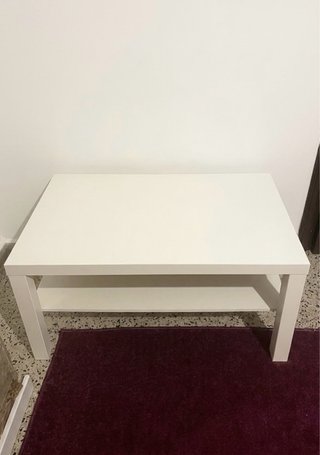Mesa auxiliar blanca de madera